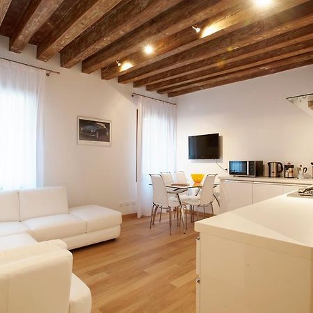The Lion'S House Apt2 Βενετία Δωμάτιο φωτογραφία